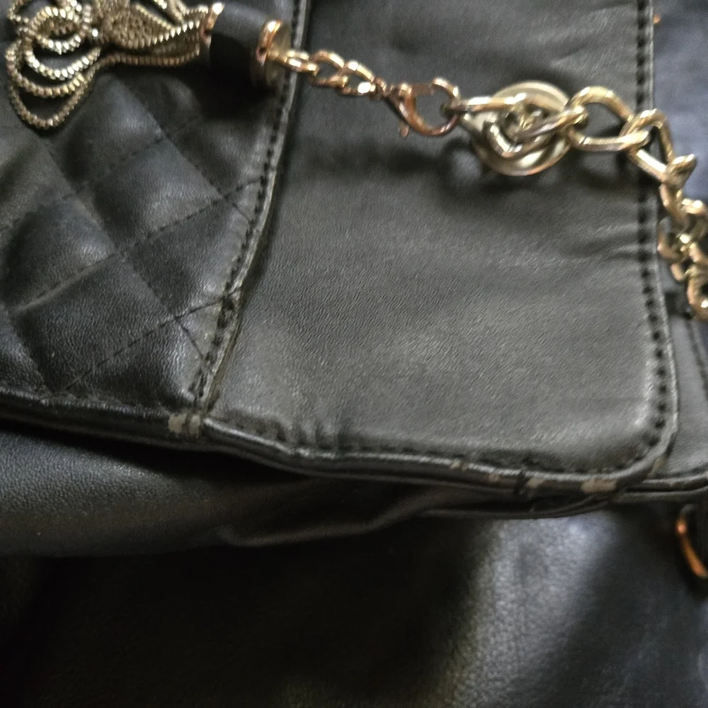 Guess quilted large bag 12"x10"x4" w/free G by Guess card holder - Picture 5 of 13